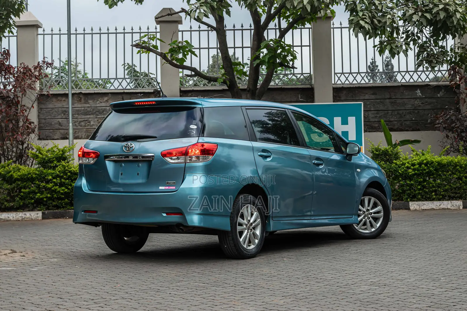 Toyota Wish 2011 Blue
