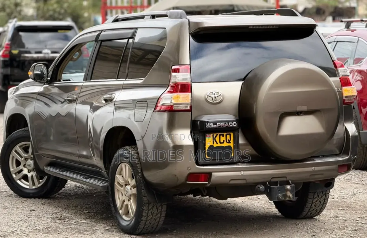 Toyota Land Cruiser Prado 2012 Gray
