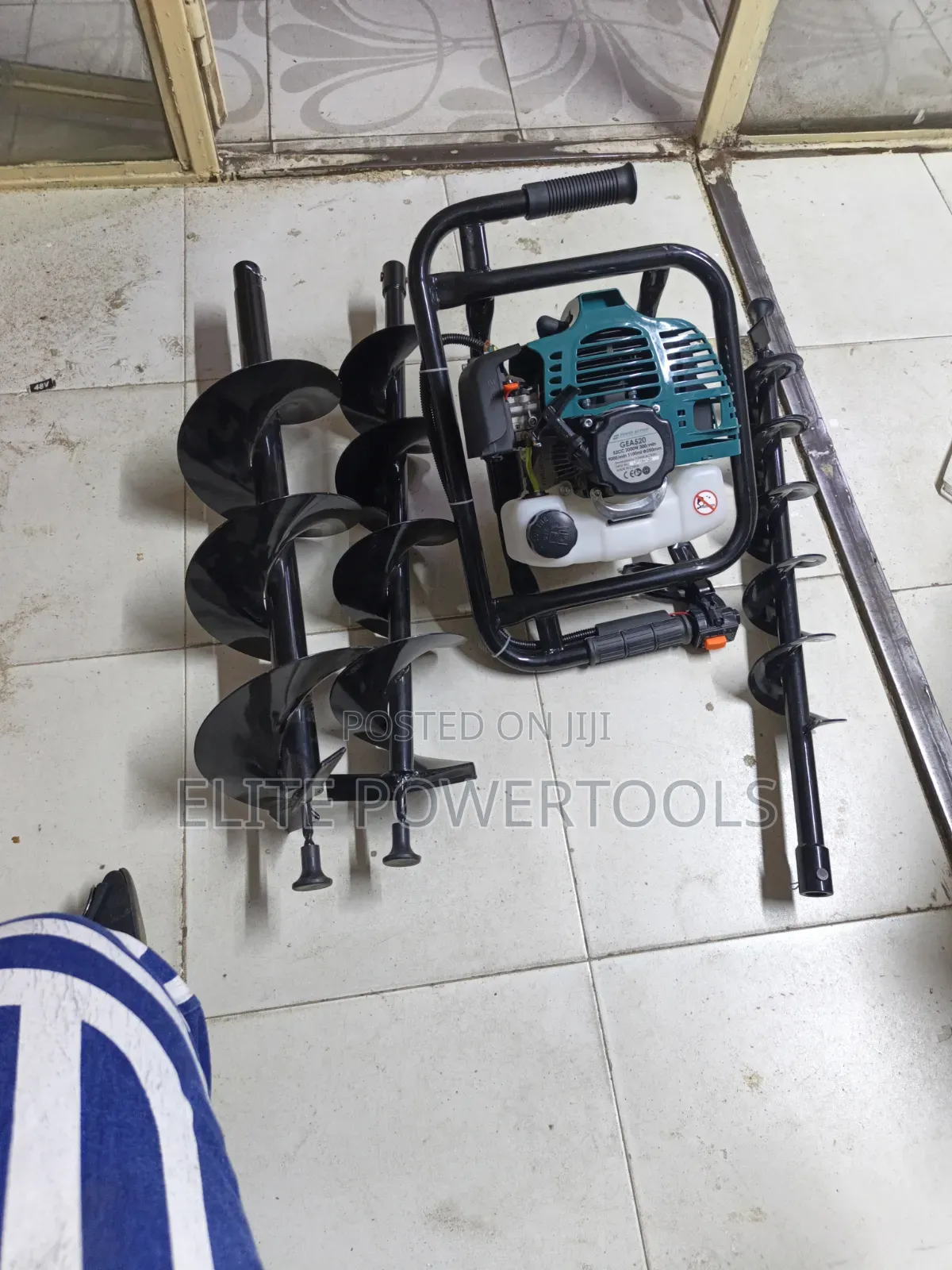 52cc Petrol Earth Auger / Post Hole Digger With 3 Drill Bits