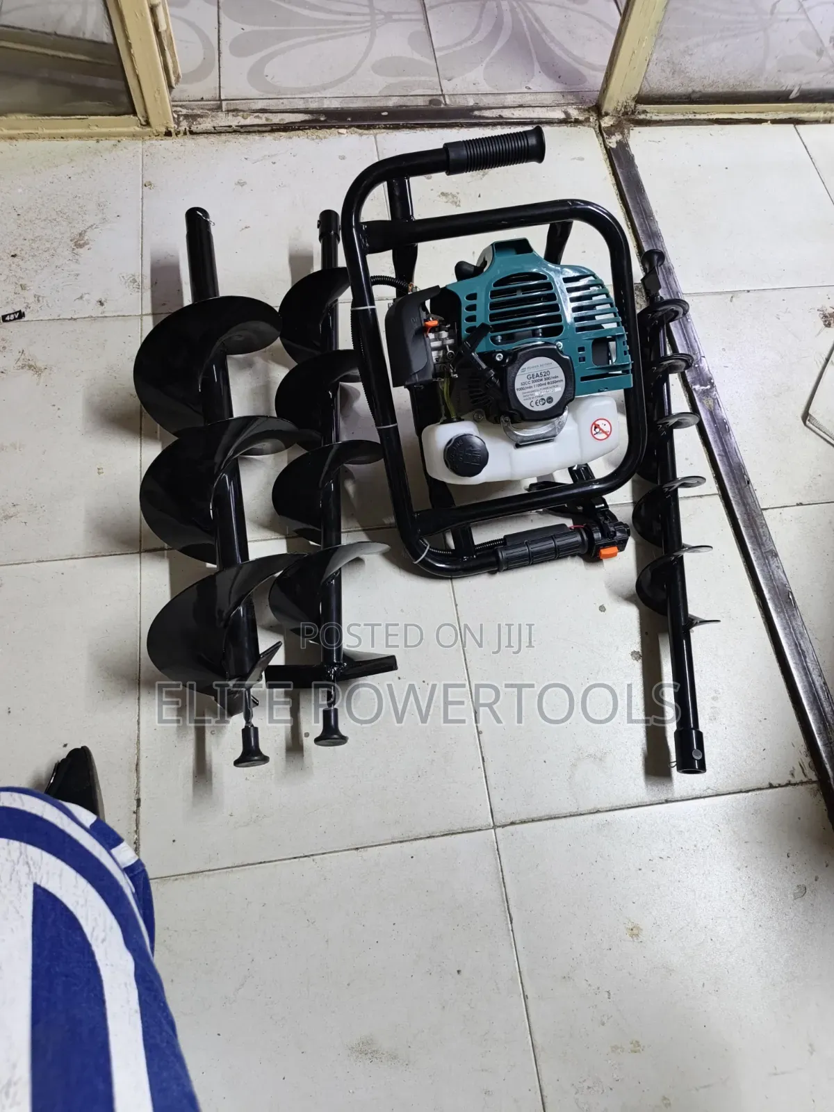 52cc Petrol Earth Auger / Post Hole Digger With 3 Drill Bits
