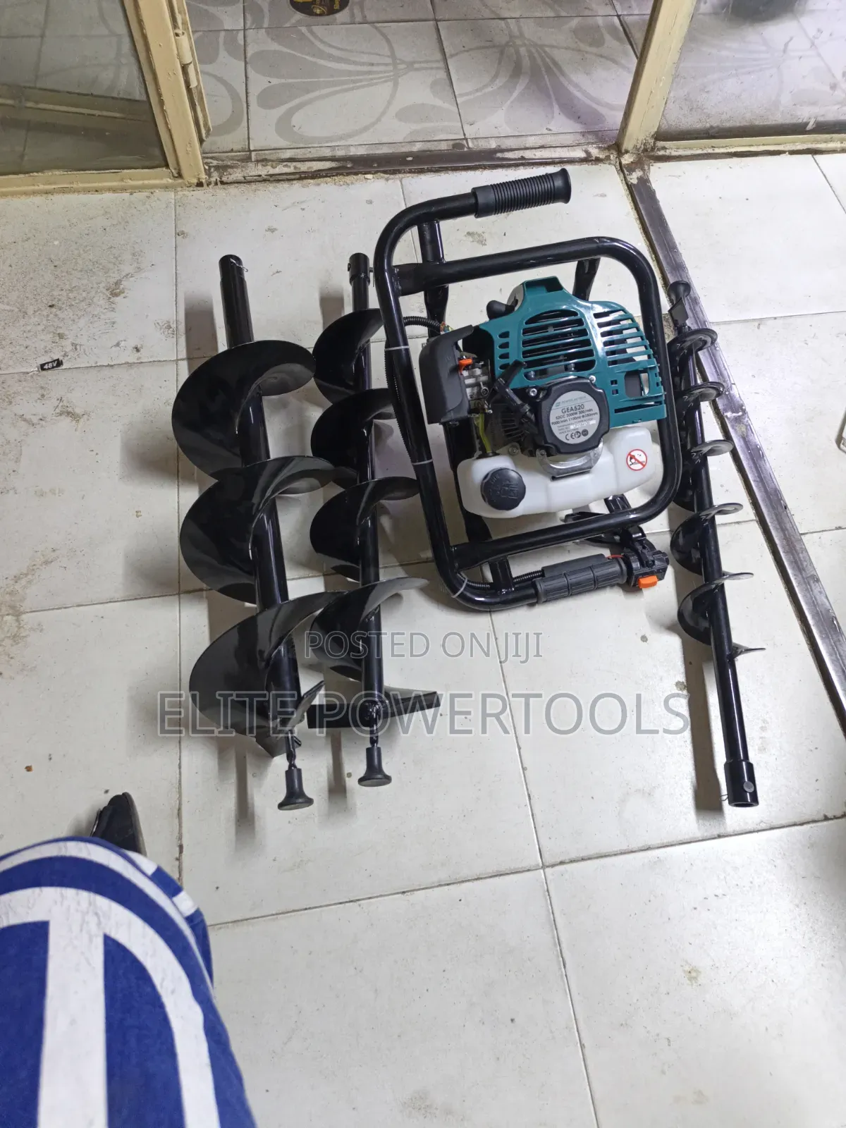52cc Petrol Earth Auger / Post Hole Digger With 3 Drill Bits