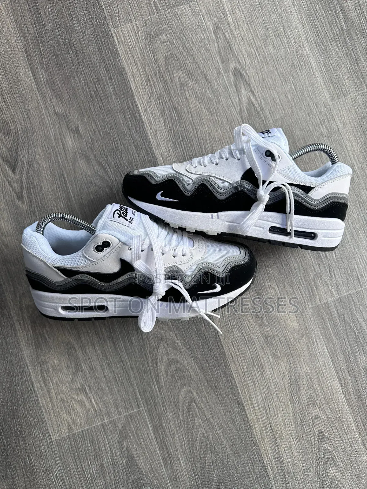 Airmax 1 Patta B/W. Sizes 40-45. Delivery Available Nationwide.