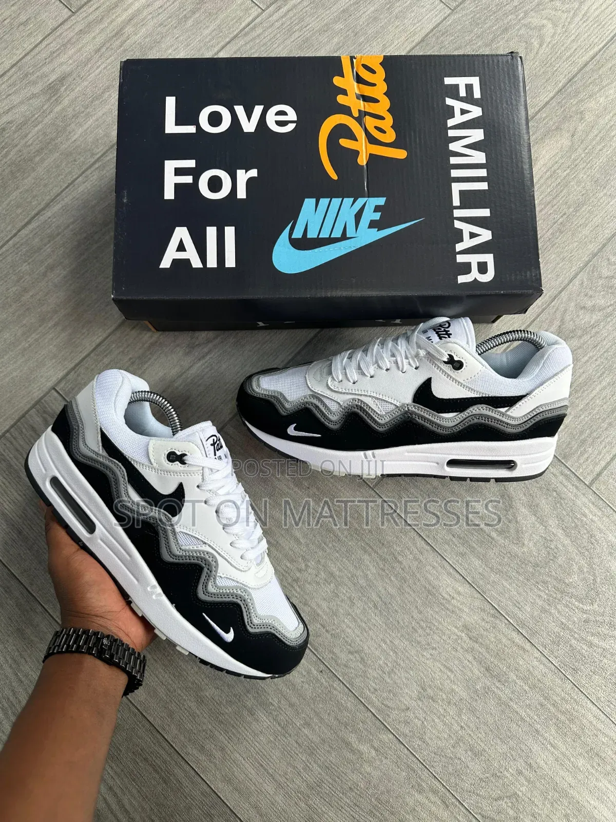 Airmax 1 Patta B/W. Sizes 40-45. Delivery Available Nationwide.
