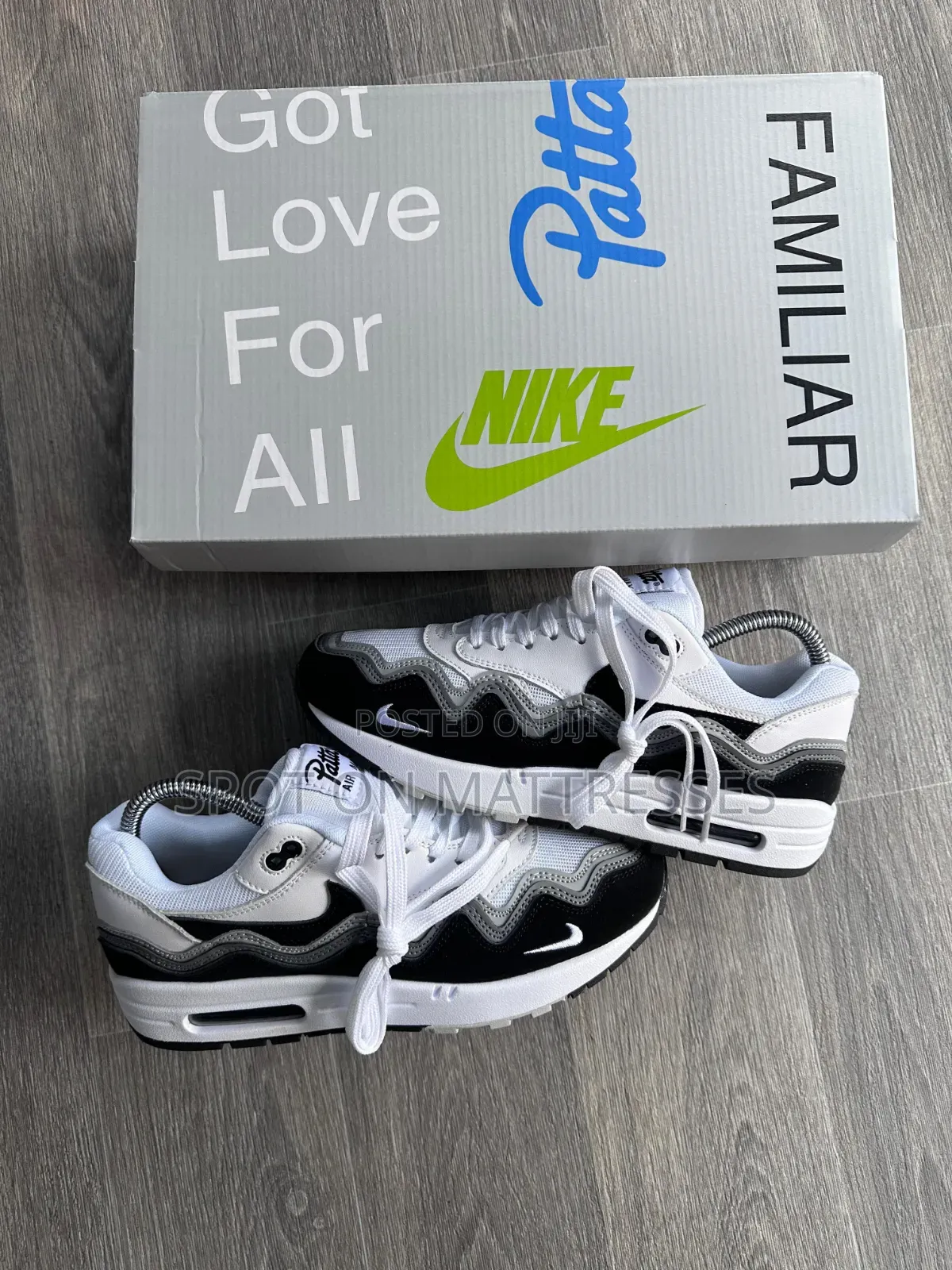 Airmax 1 Patta B/W. Sizes 40-45. Delivery Available Nationwide.