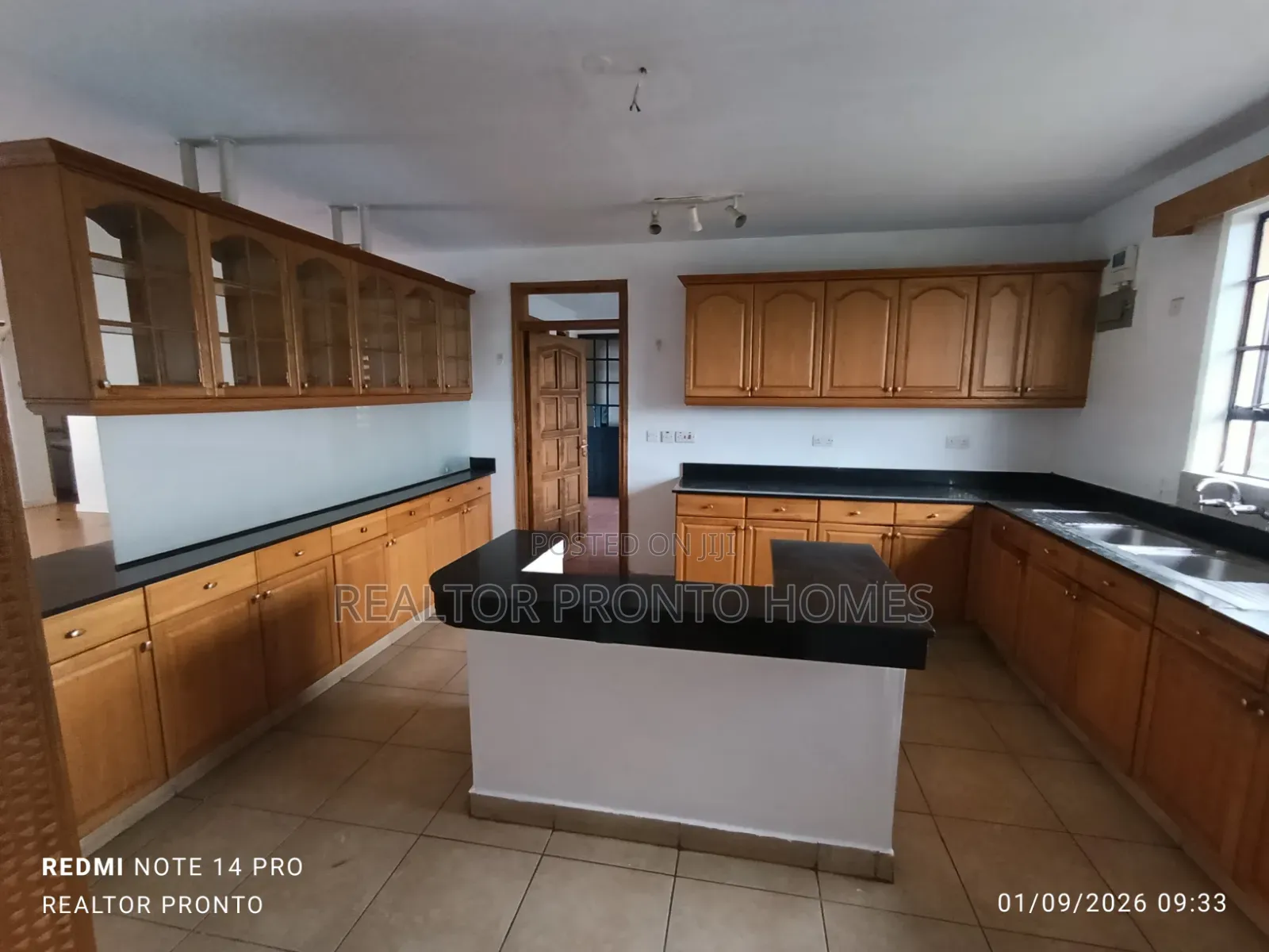 4bdrm Penthouse in Lavington, Valley Arcade for rent