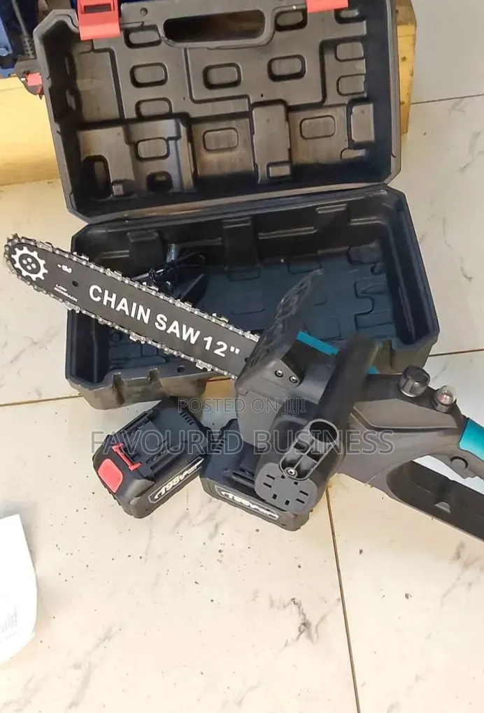 Professional Makita 12" Cordless Chaimsaw / Assured Battery Powersaw