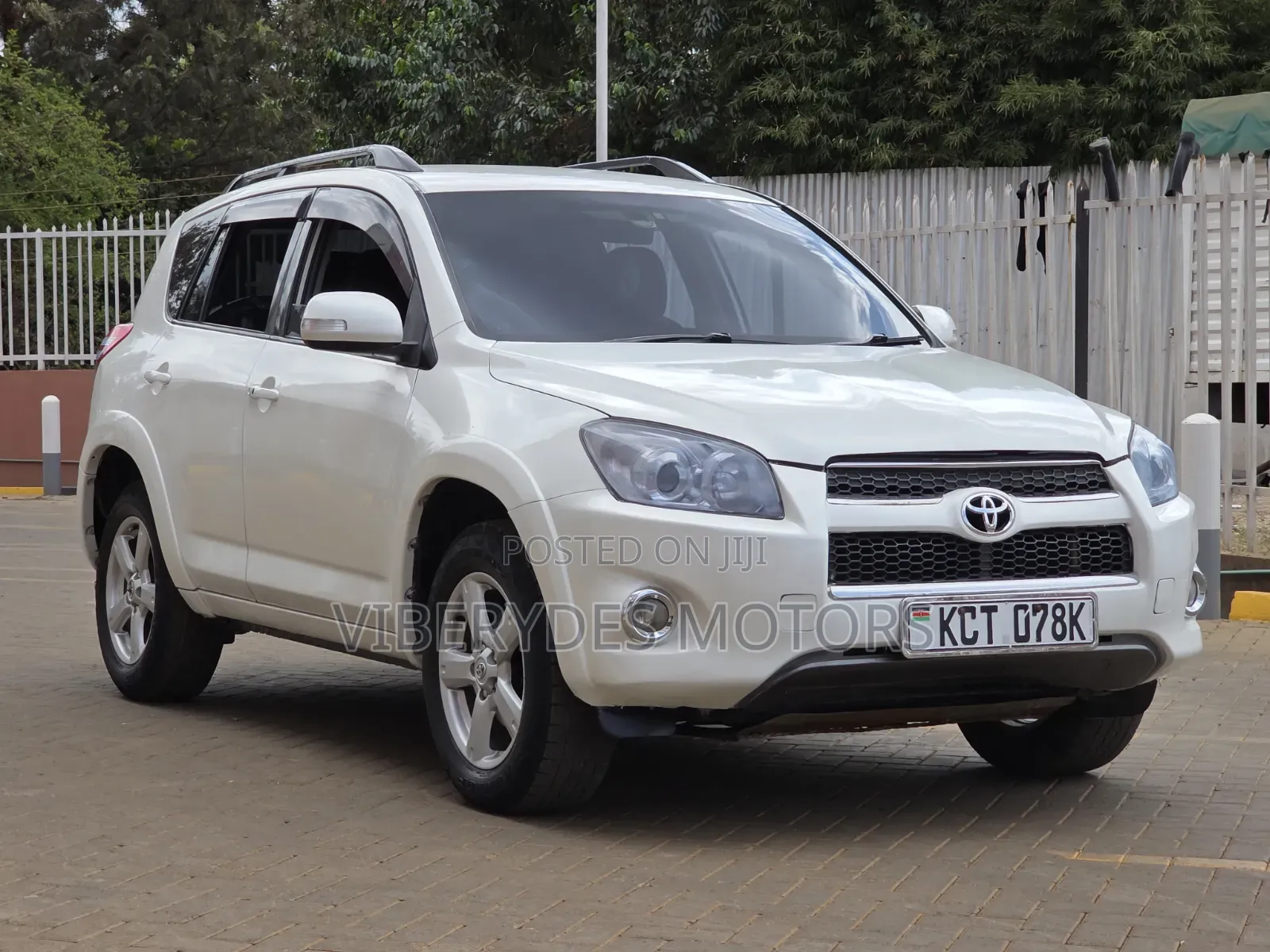 Toyota RAV4 2011 White
