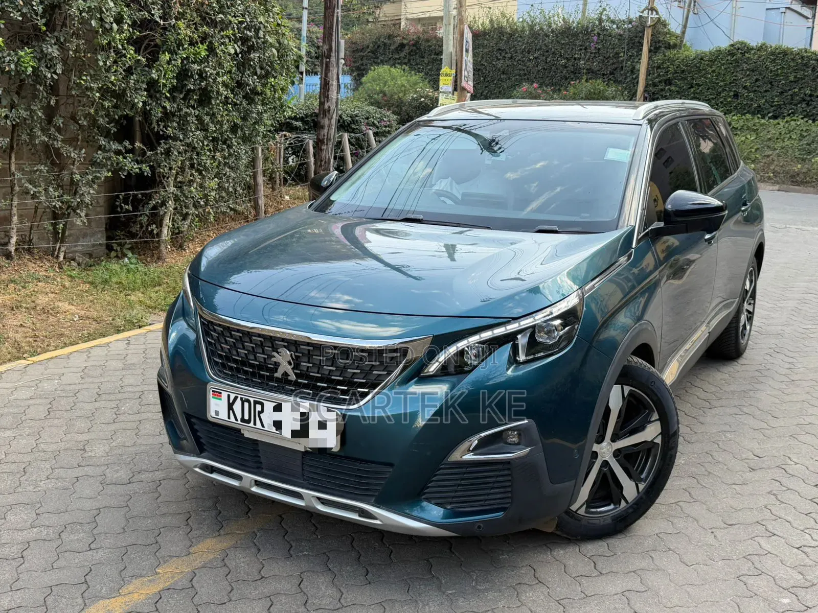 Peugeot 5008 2017 Green