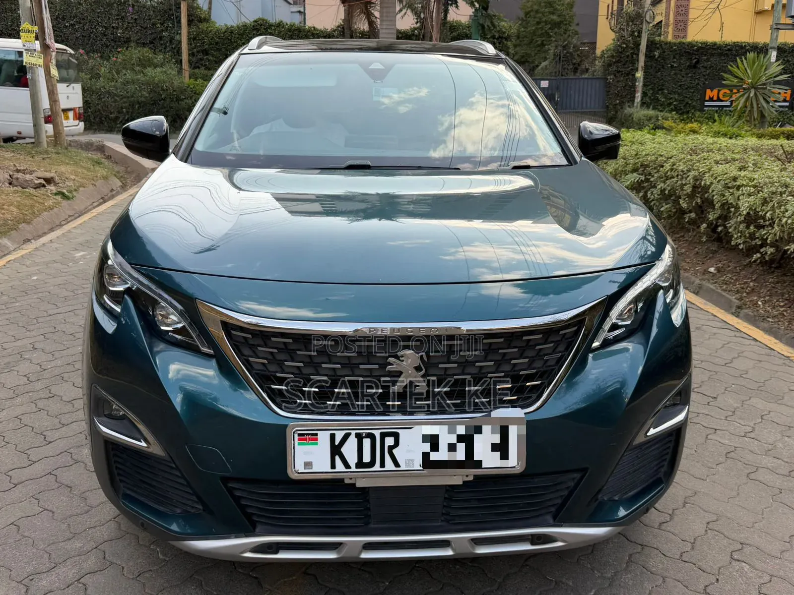 Peugeot 5008 2017 Green