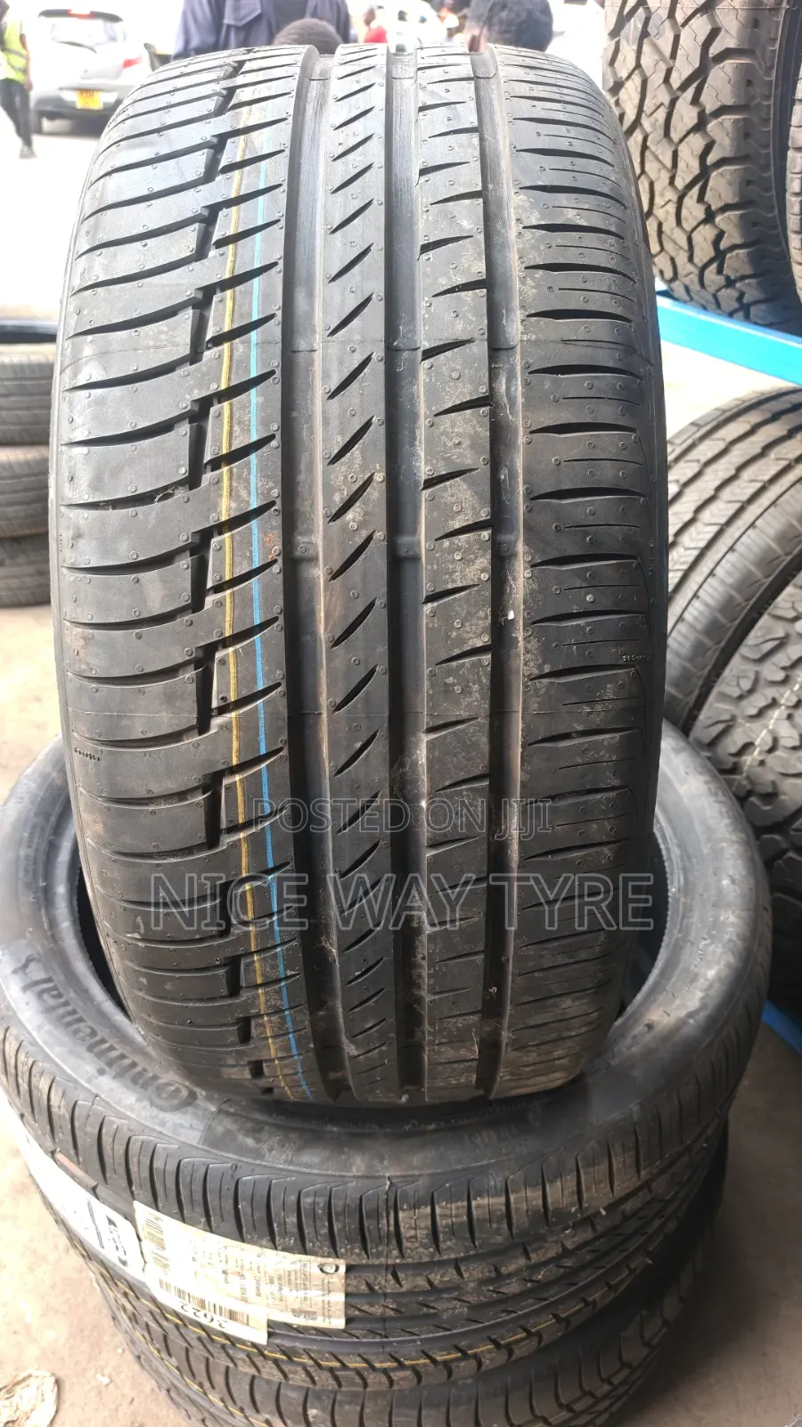 275/35r22 Continental