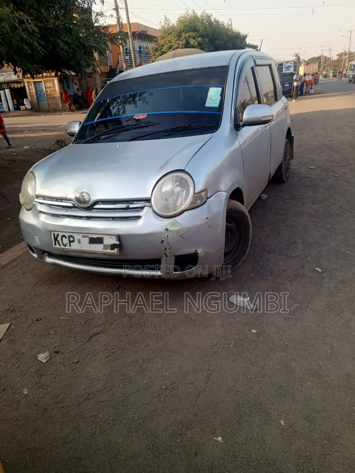 Toyota Sienta 2012 Silver