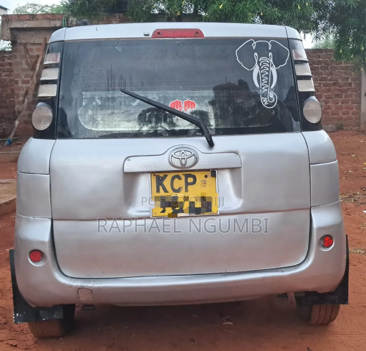 Toyota Sienta 2012 Silver