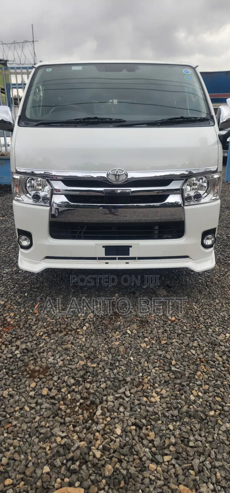 Toyota HiAce 2019 White