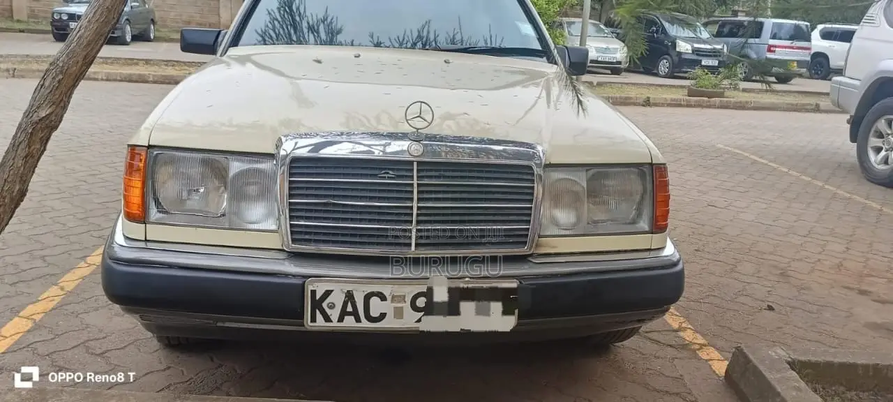 Mercedes-Benz W124 1992 Beige