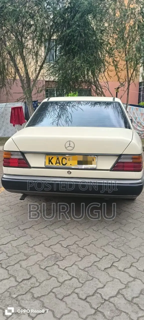 Mercedes-Benz W124 1992 Beige