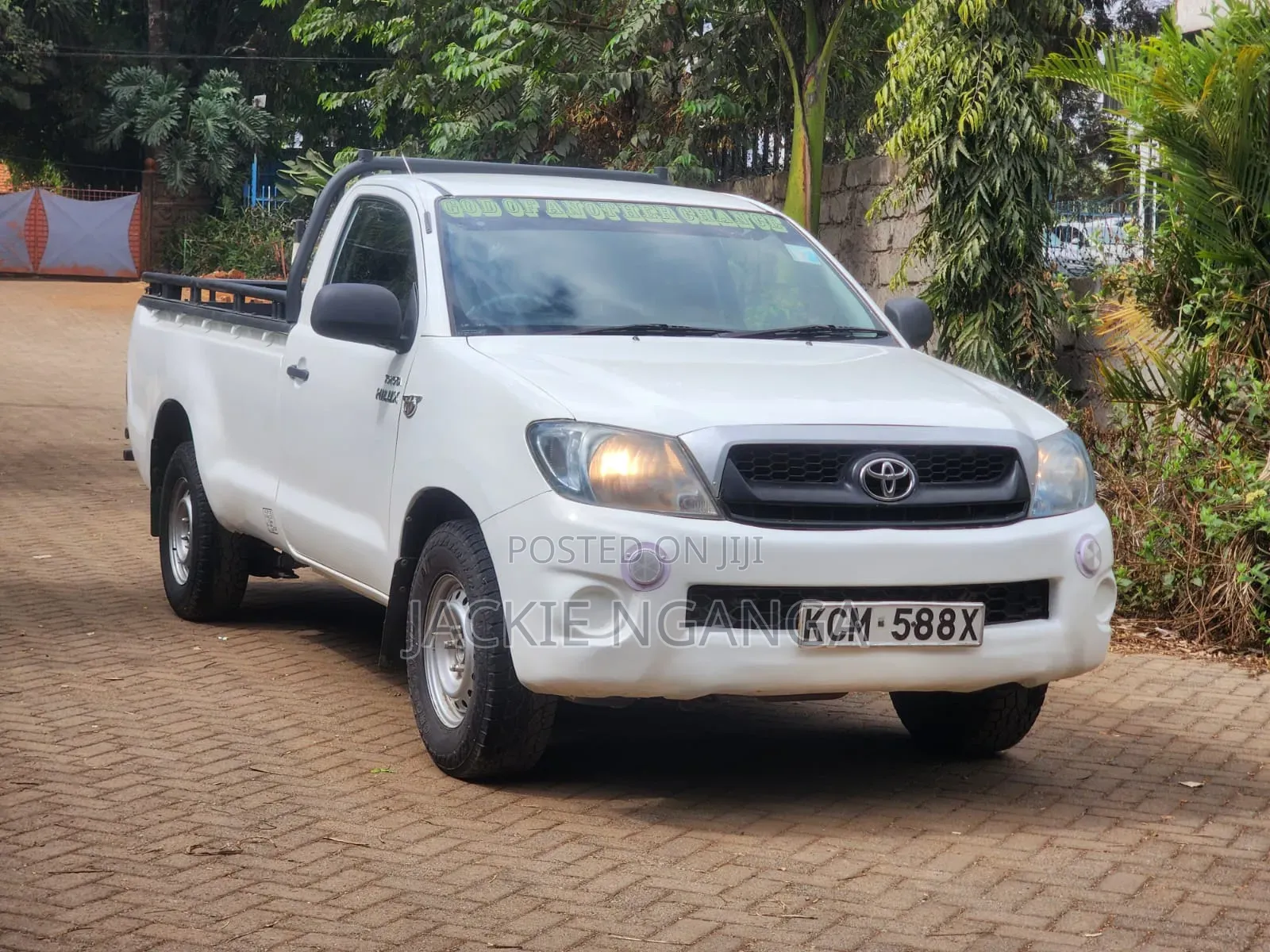 Toyota Hilux 2010 White