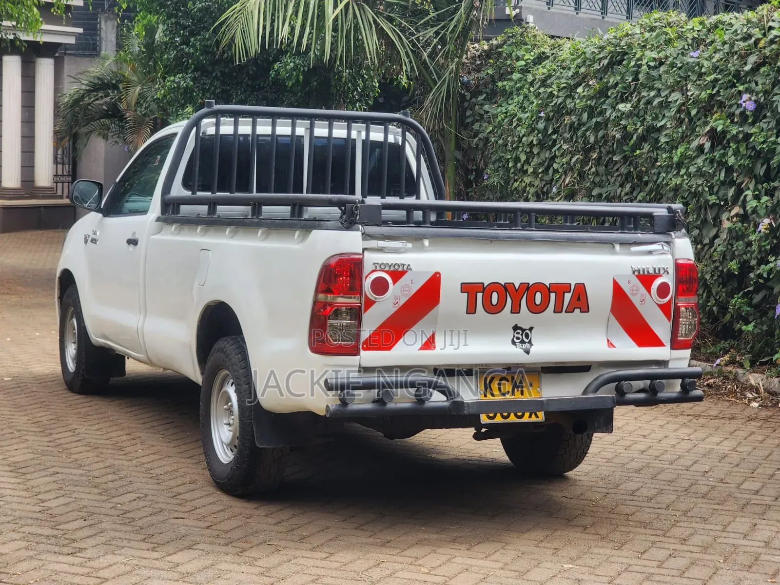 Toyota Hilux 2010 White