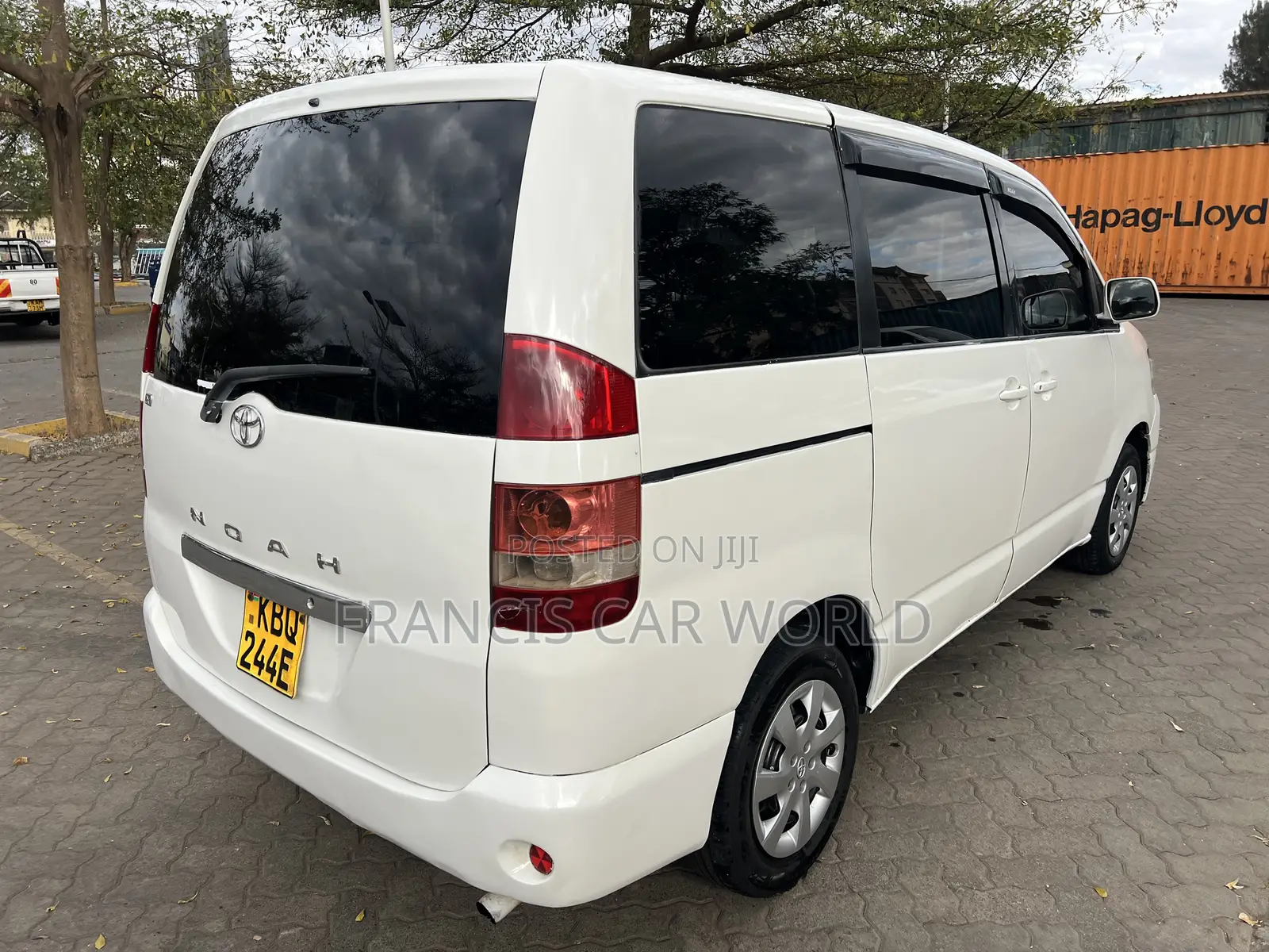 Toyota Noah 2006 Off white