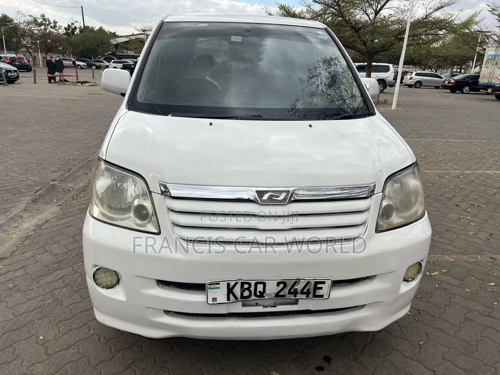Toyota Noah 2006 Off white