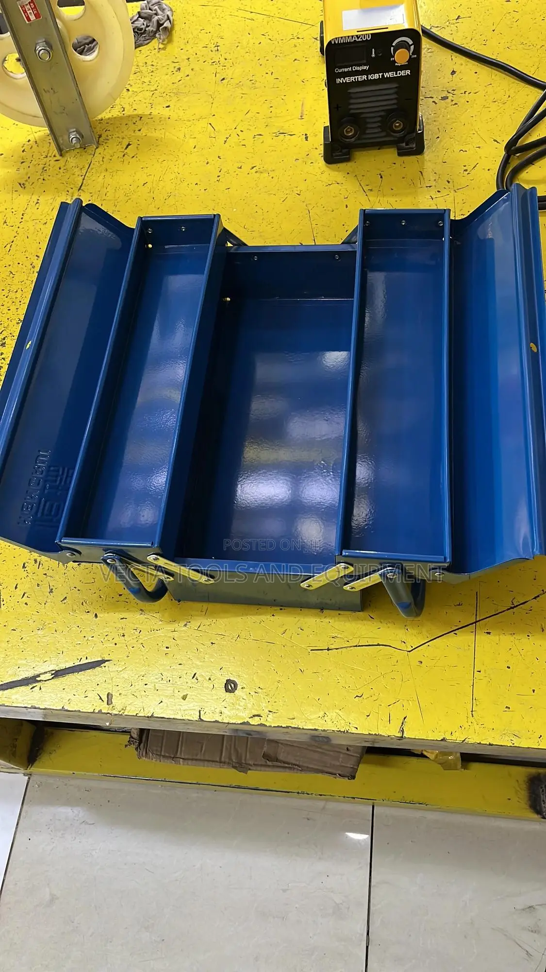 19” Metallic Tool Box