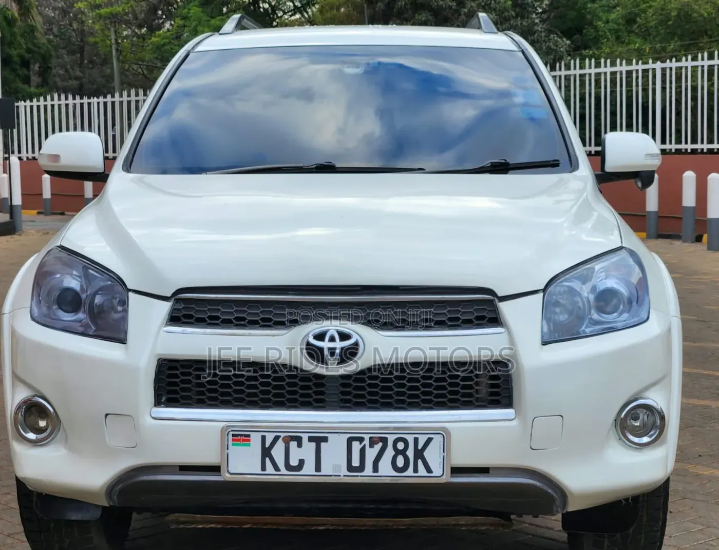Toyota RAV4 2011 White