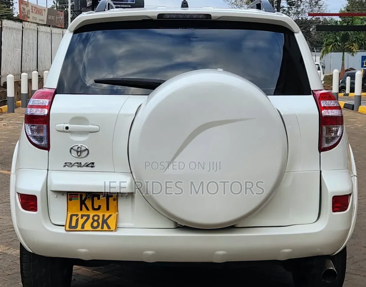 Toyota RAV4 2011 White