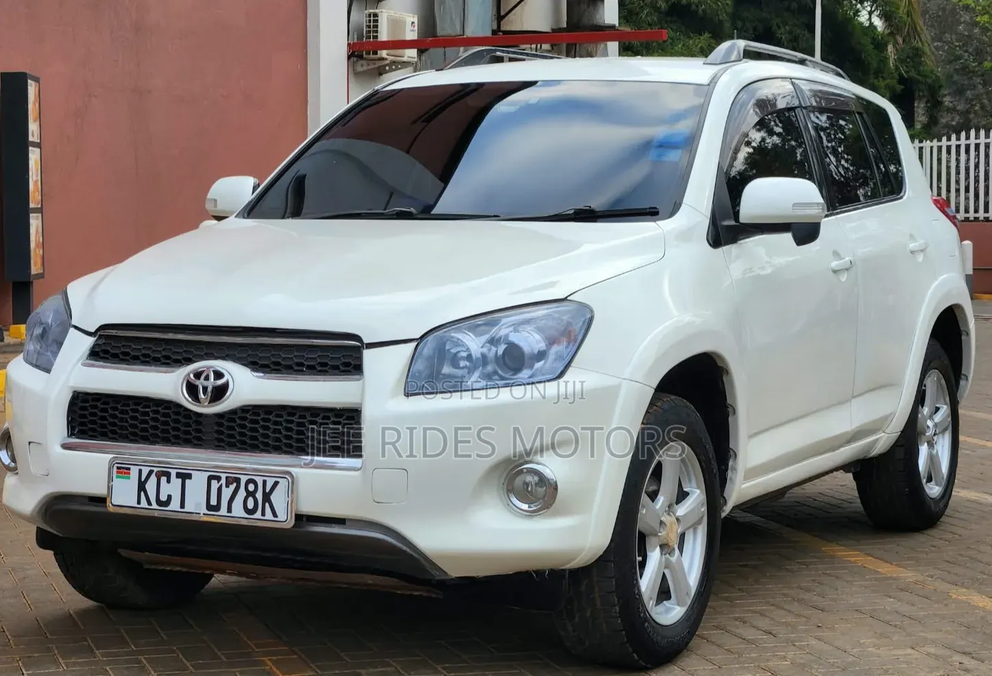 Toyota RAV4 2011 White