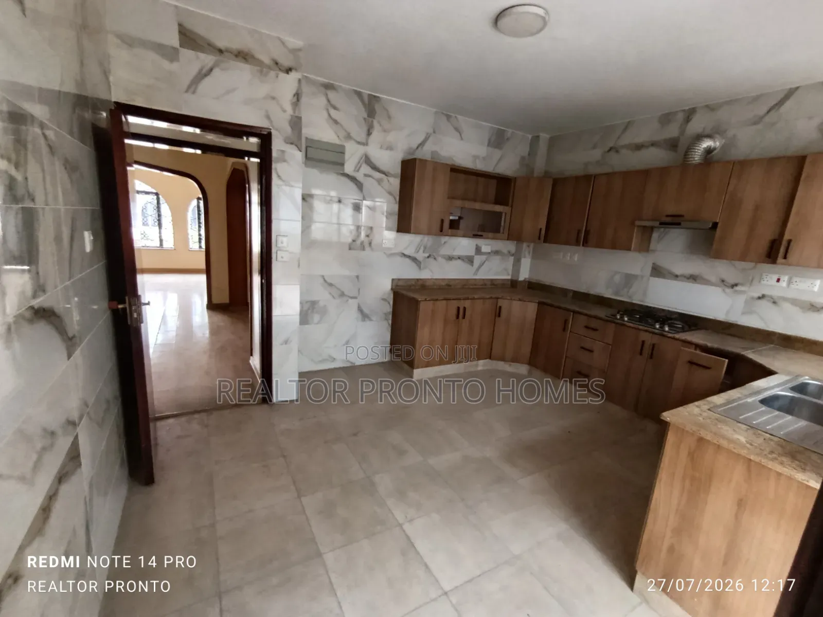 5bdrm Townhouse / Terrace in Kilimani, State House Area for rent