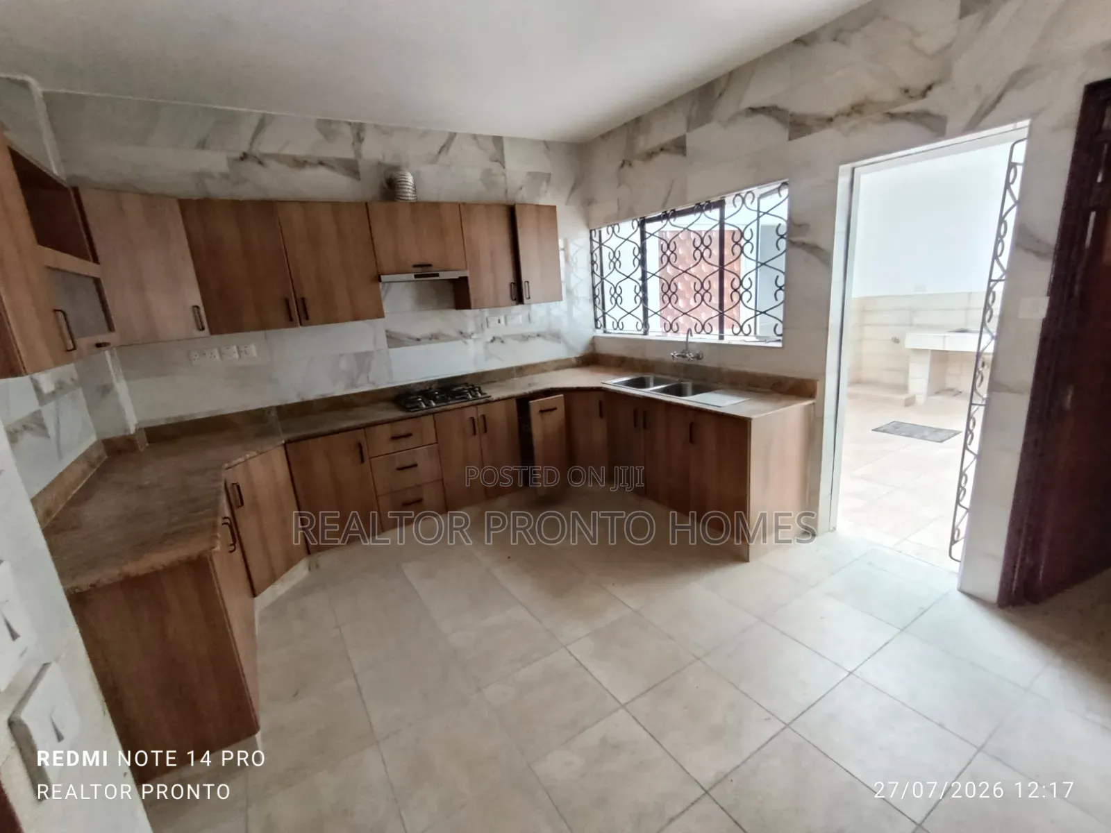 5bdrm Townhouse / Terrace in Kilimani, State House Area for rent