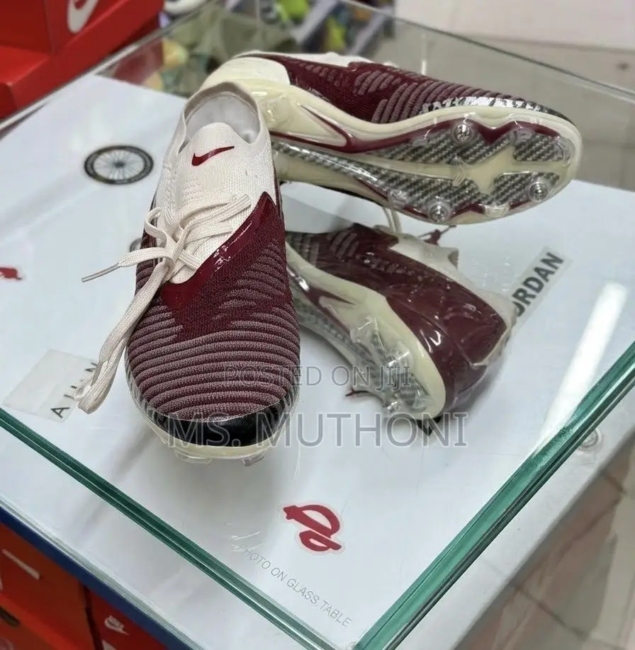 University Red Nike Gripknit Nike United Phantom 6 Low 40-45