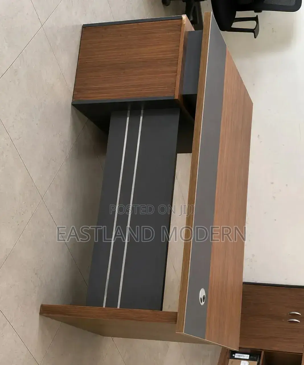 Stylish Executive Wooden Managerial Desk With Side Storage