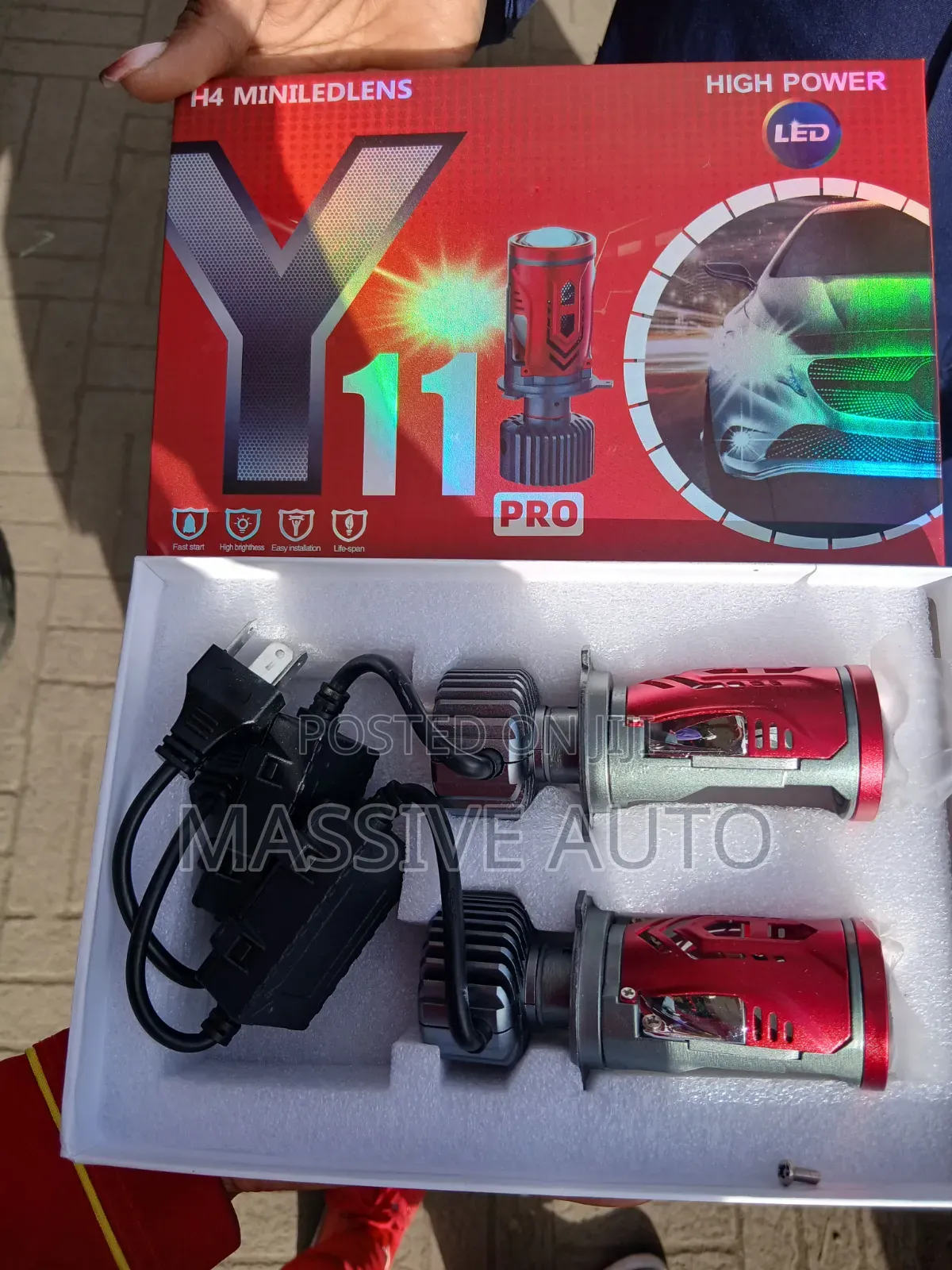 New Y11 Mini Projector/ Y11 Headligts Bulbs Led Projector
