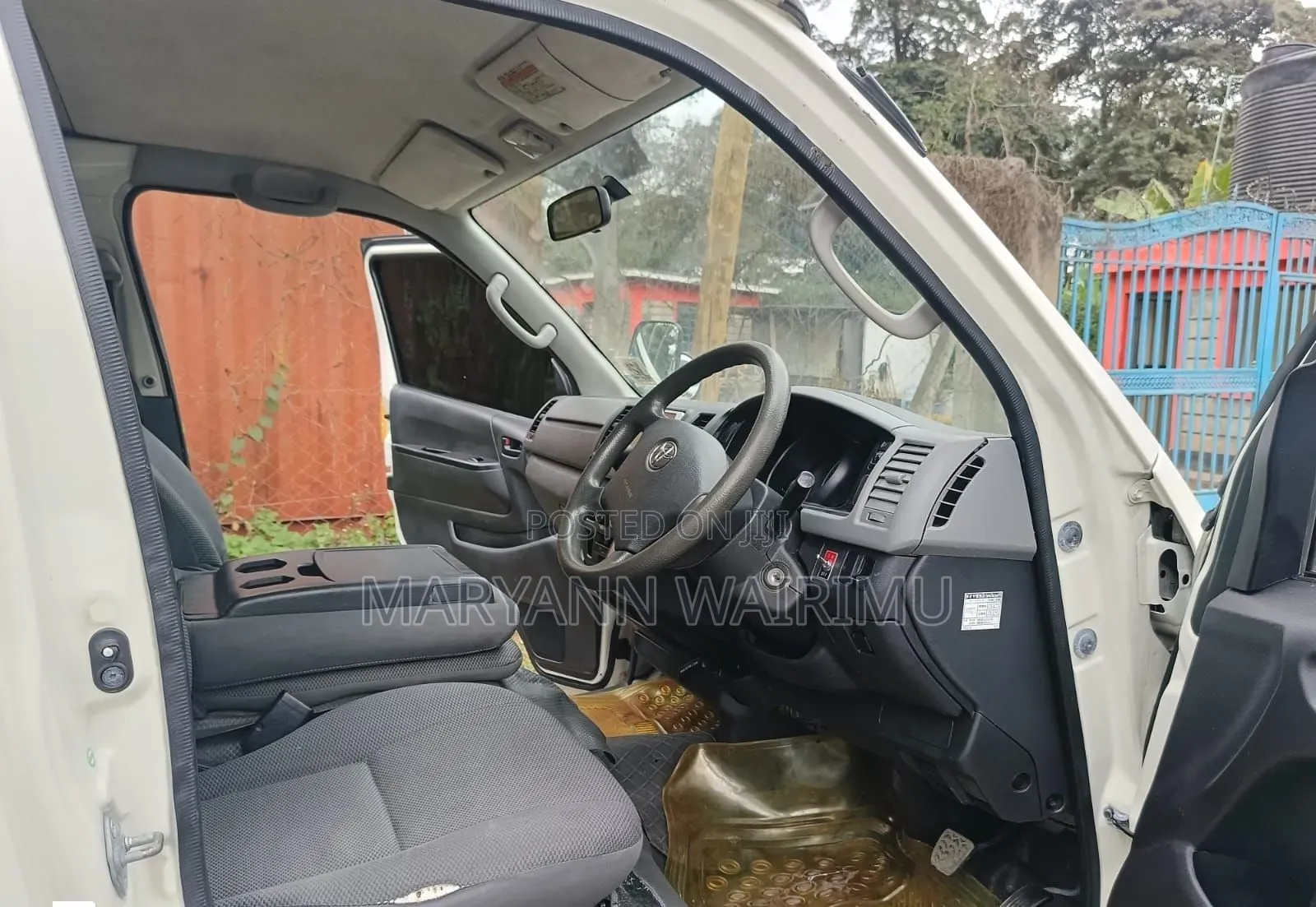 Toyota HiAce 2013 White