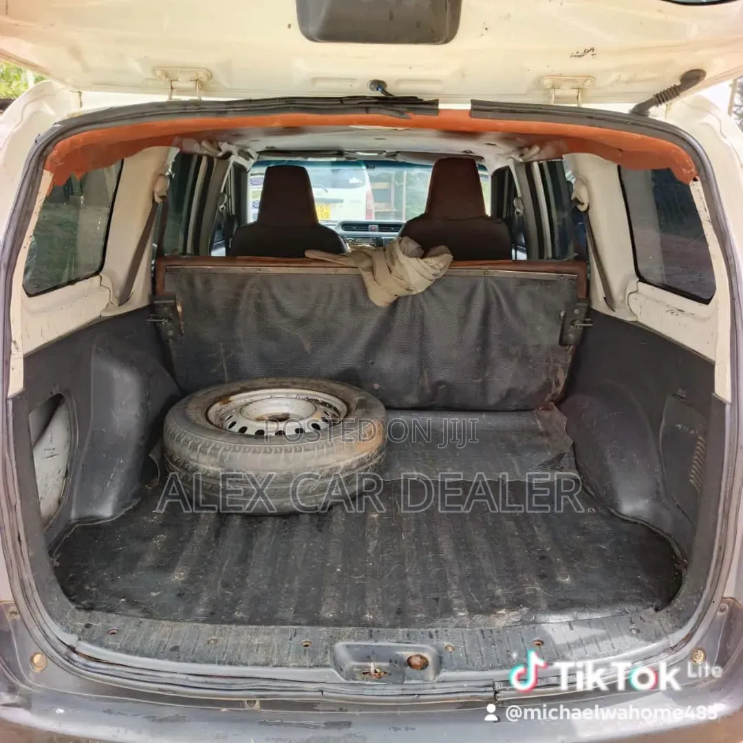 Toyota Succeed SV Premium 2014 Silver