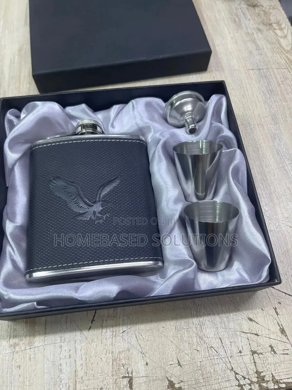 Hip Whisky Bottle 200ml With Two Tot Cups