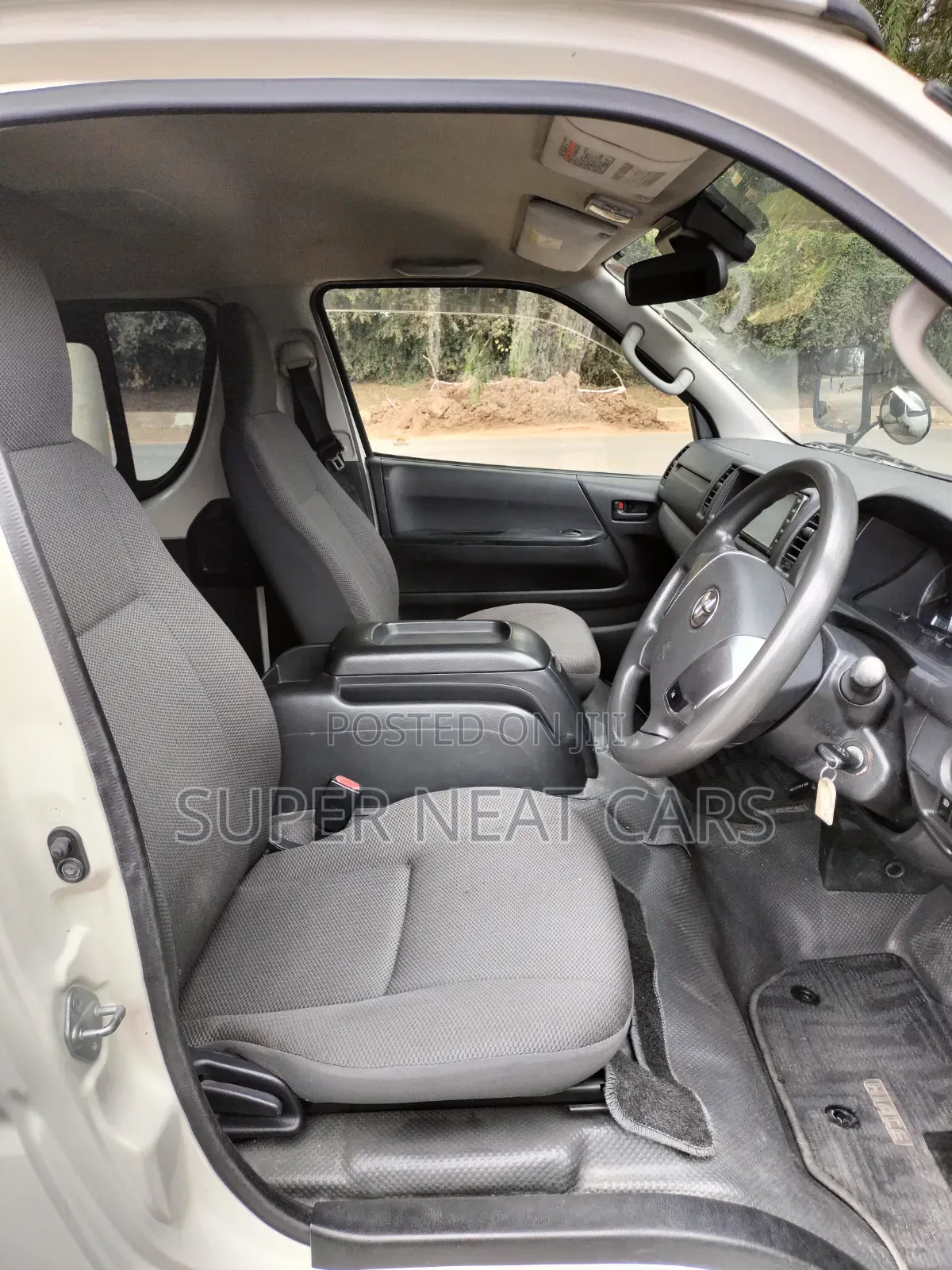 Toyota HiAce 2019 White