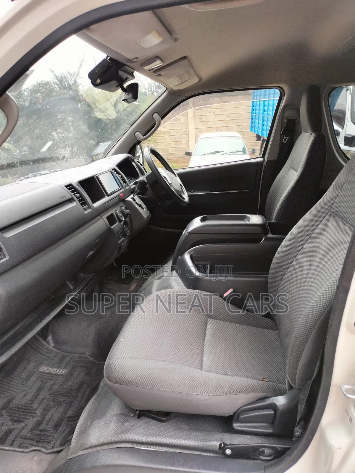 Toyota HiAce 2019 White