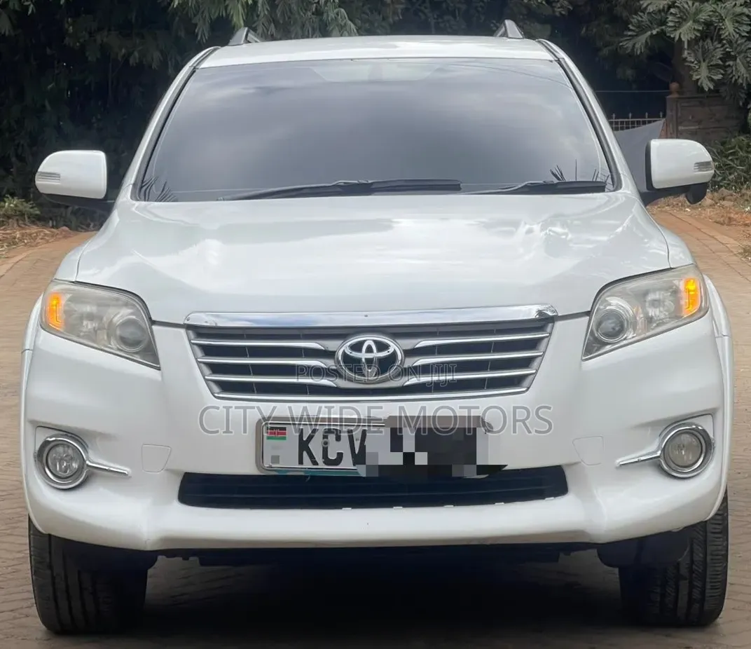 Toyota Vanguard 2012 White