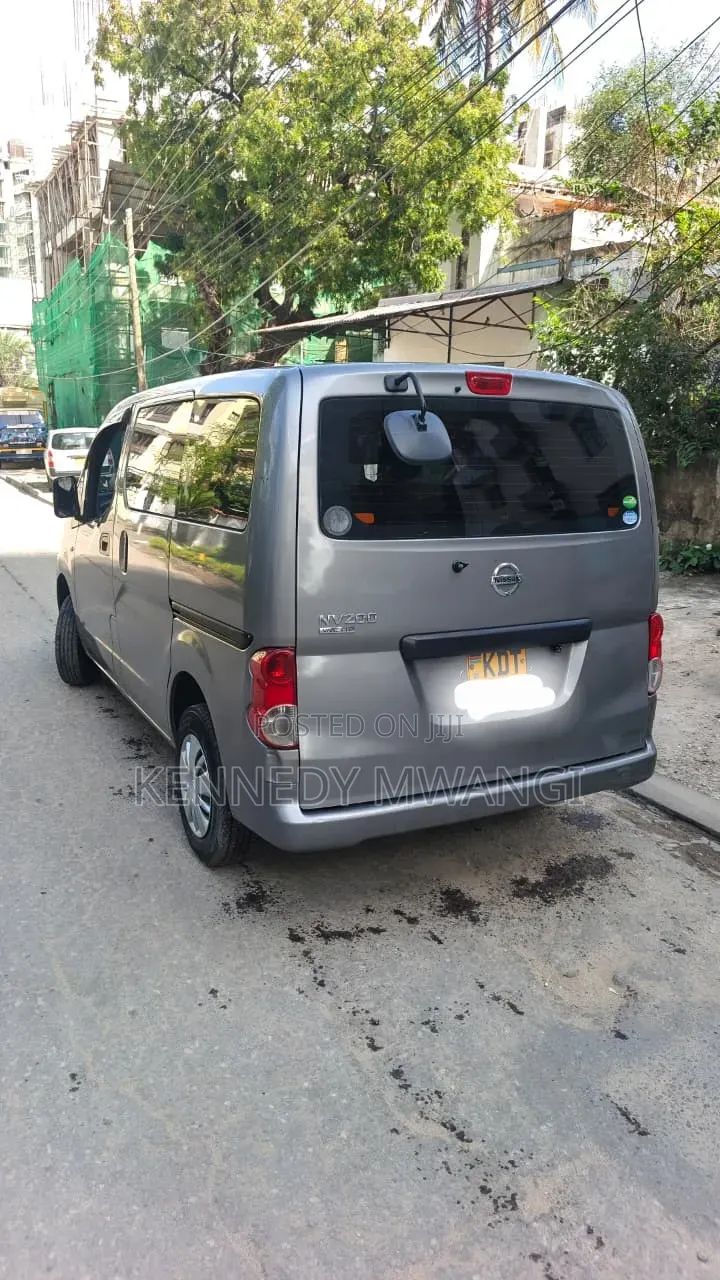 Nissan NP200 2018 Gray