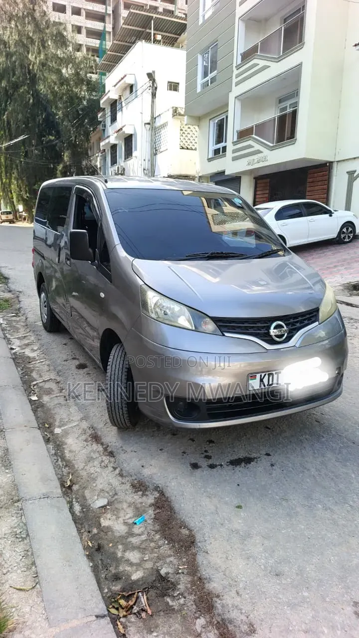 Nissan NP200 2018 Gray
