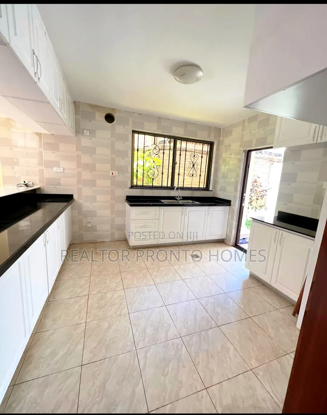5bdrm Townhouse/Terrace in Lavington, Muthangari for sale