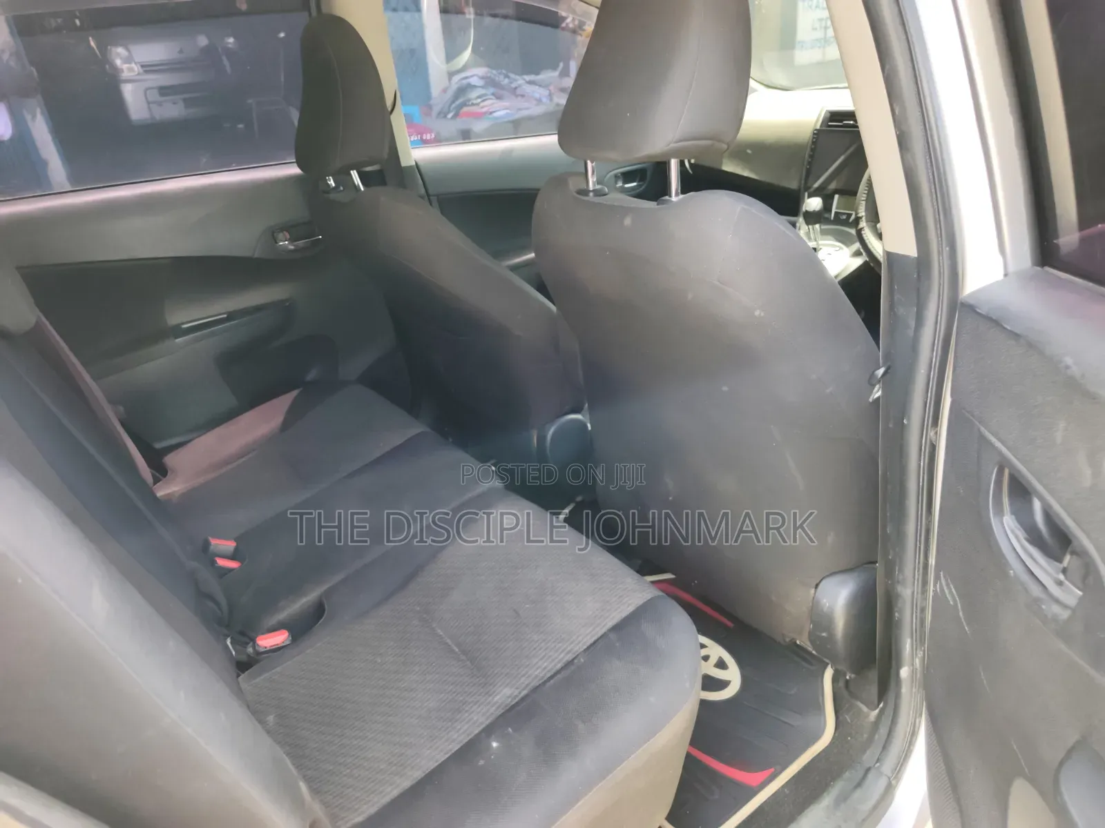 Toyota Ractis 2015 Silver