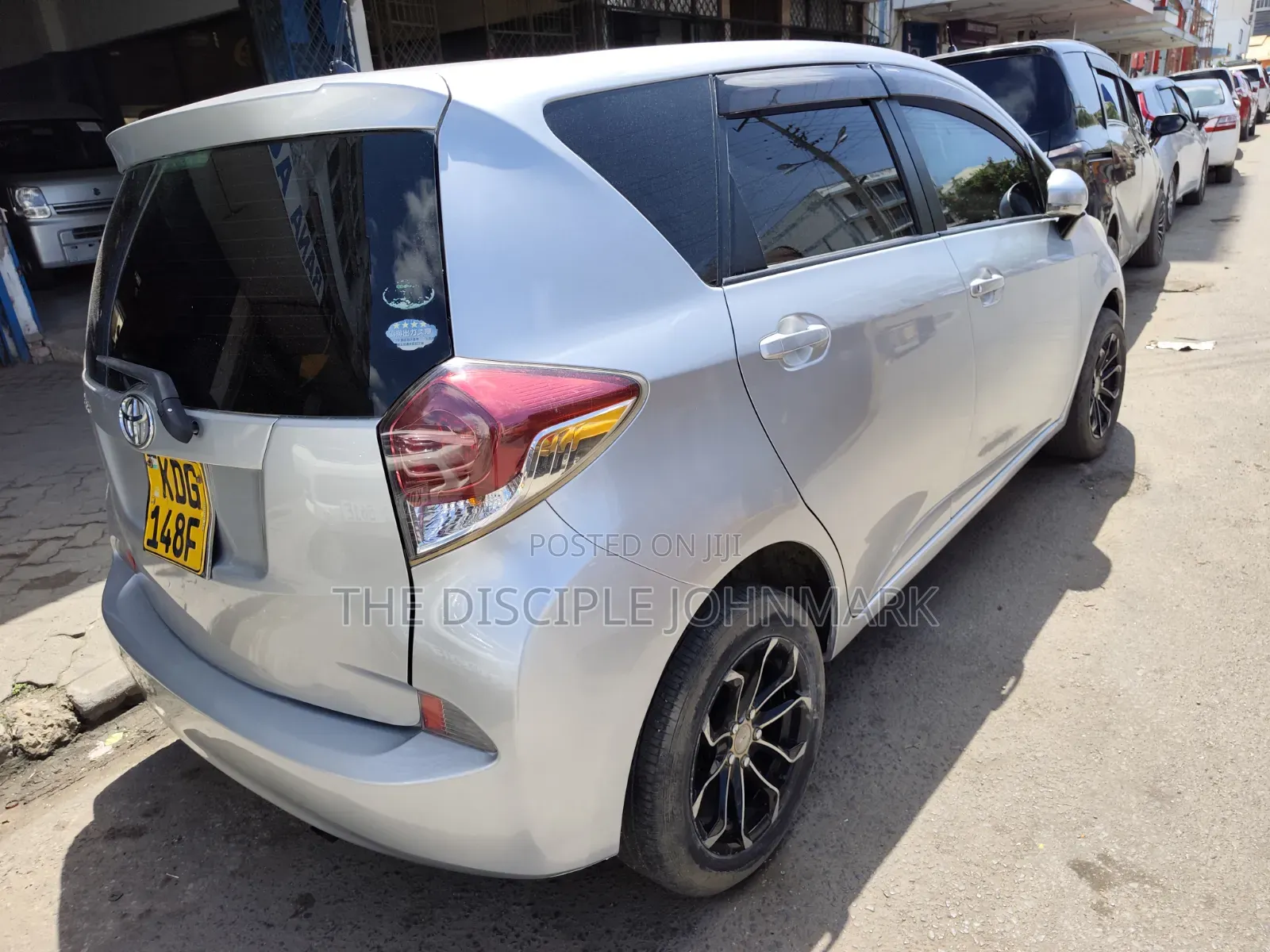 Toyota Ractis 2015 Silver