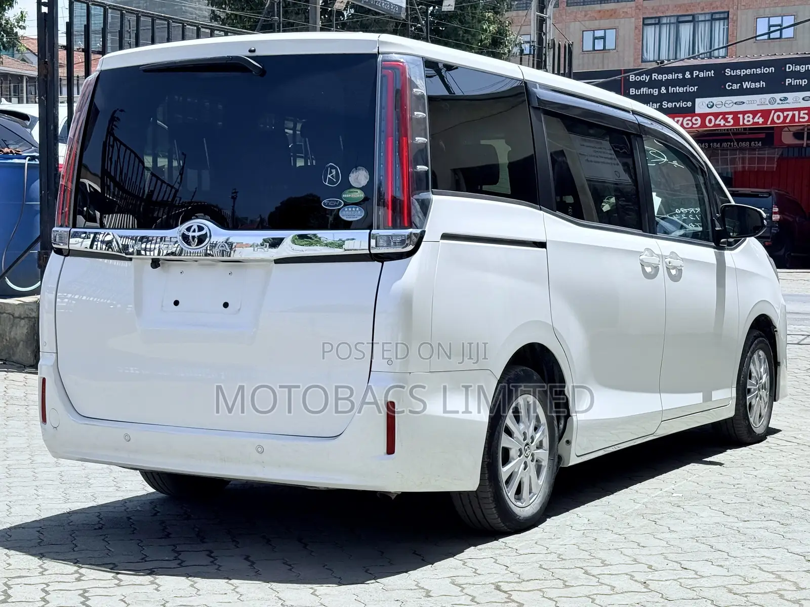 Toyota Noah 2.0 FWD (8 Seater) 2019 White