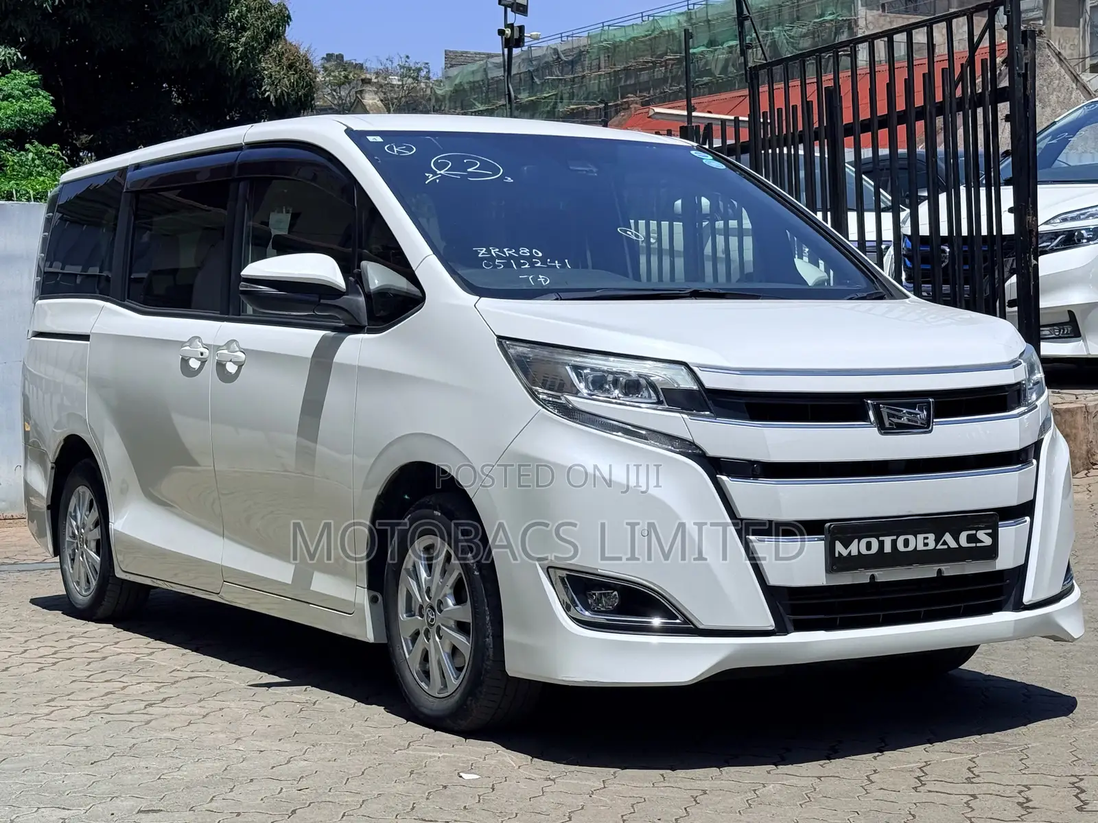 Toyota Noah 2.0 FWD (8 Seater) 2019 White