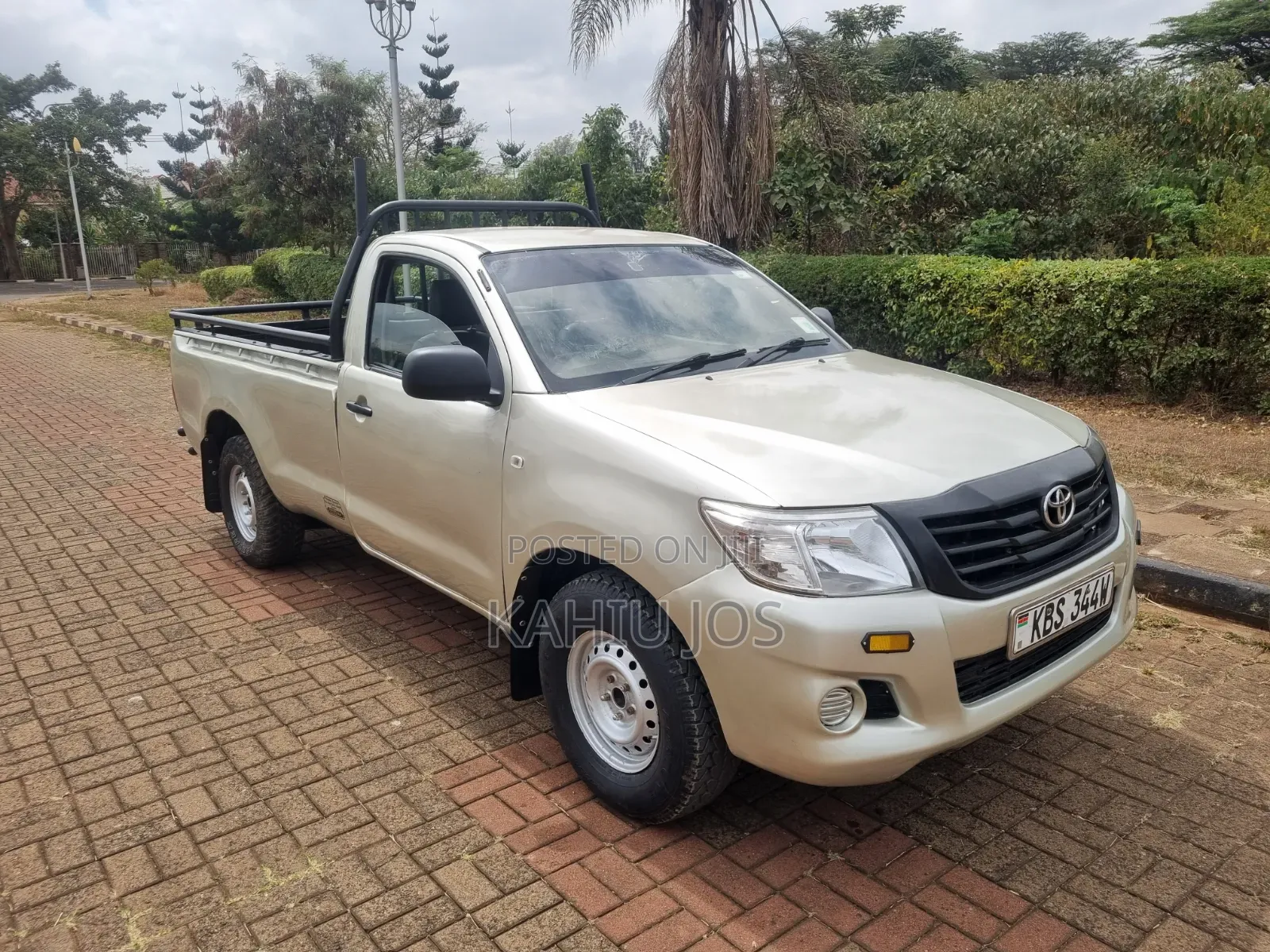 Toyota Hilux 2012 Silver