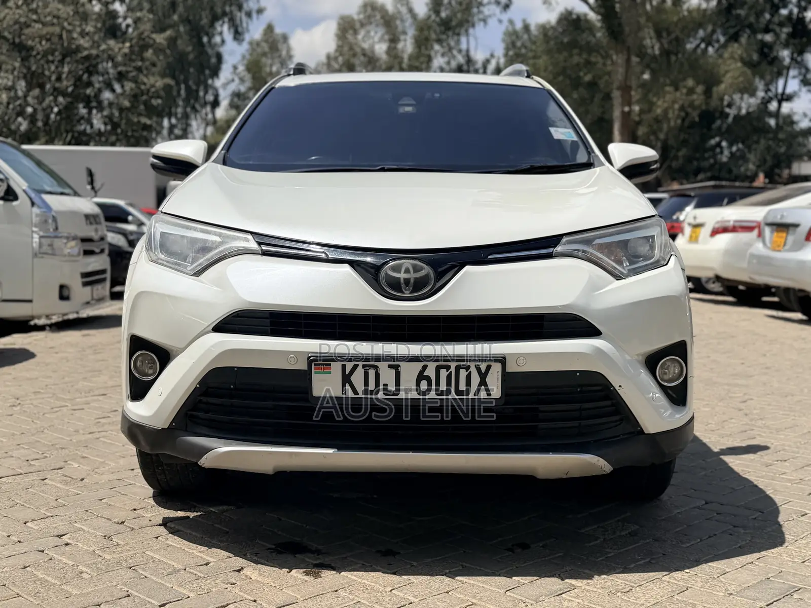 Toyota RAV4 LE AWD (2.5L 4cyl 6A) 2016 White