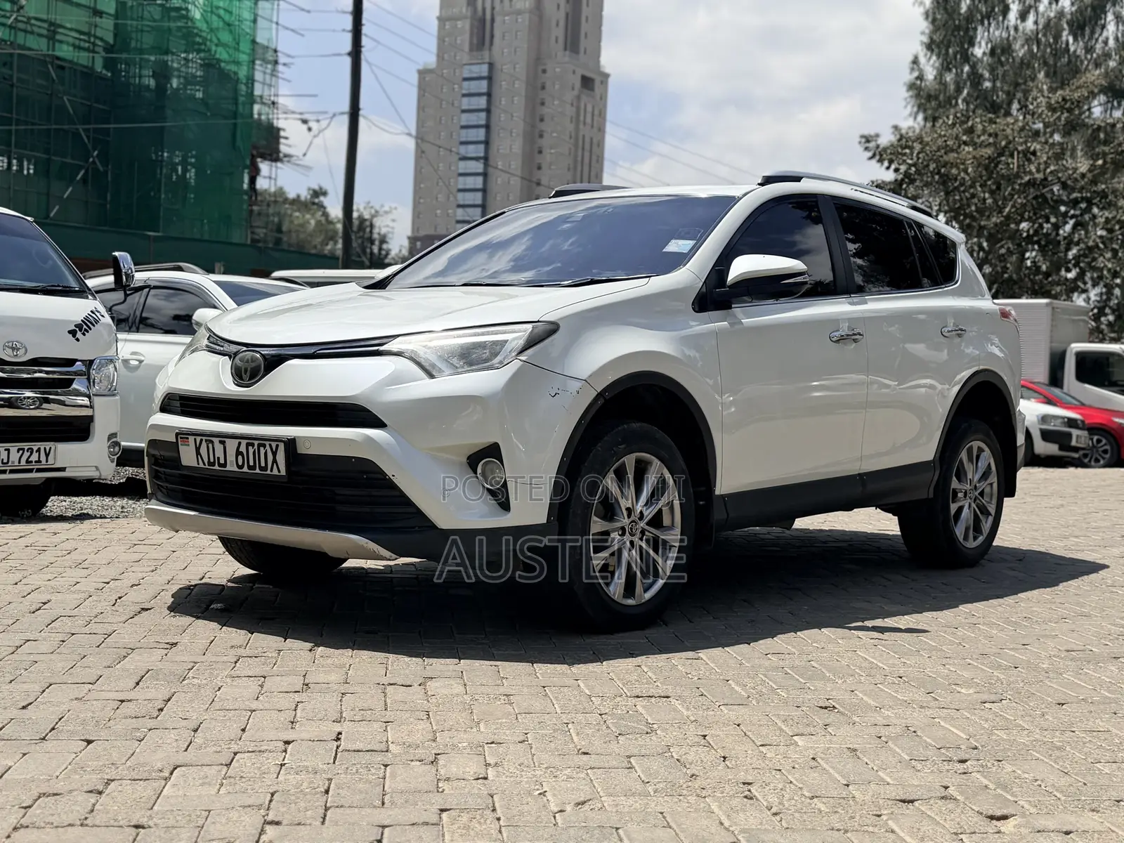 Toyota RAV4 LE AWD (2.5L 4cyl 6A) 2016 White