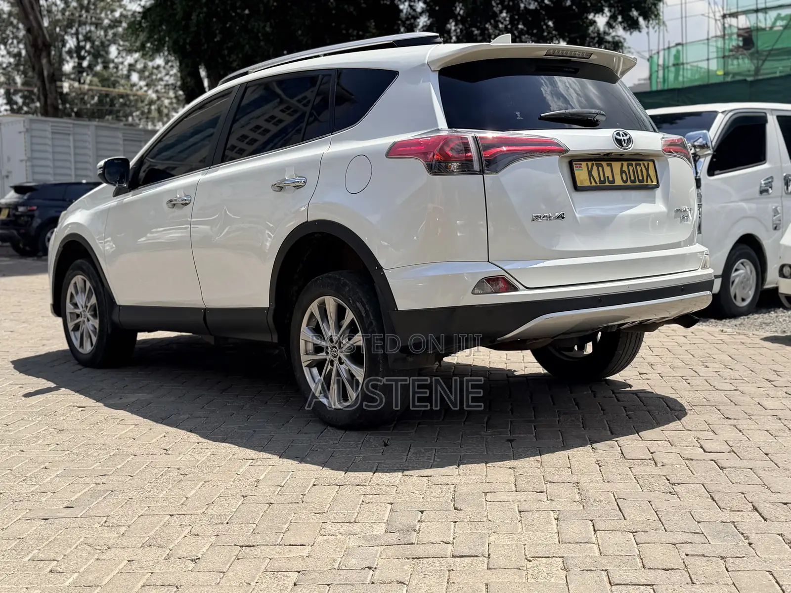 Toyota RAV4 LE AWD (2.5L 4cyl 6A) 2016 White