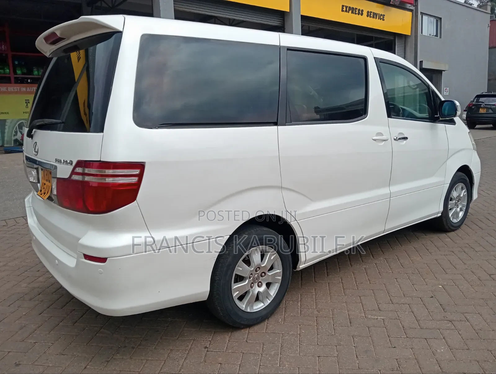 Toyota Alphard 2.4 Petrol FWD 2006 White